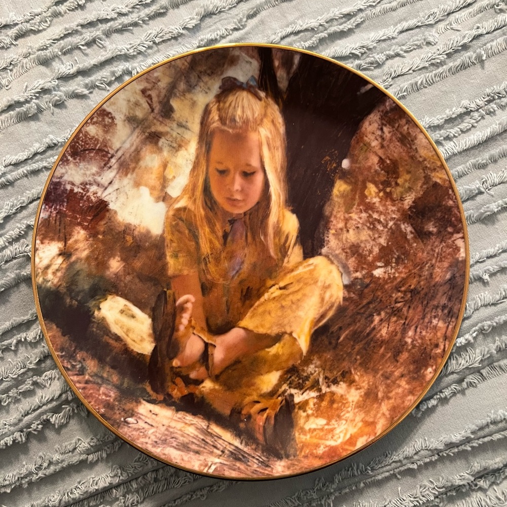 Thornton Utz “ Sand In Her Shoe”  8.5” plate